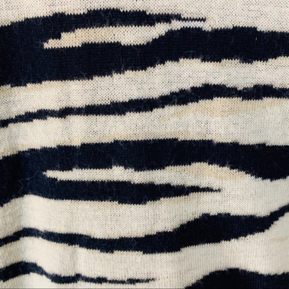 Pre-Owned $90 Ann Taylor Zebra Zip Cardigan Medium - Picture 9 of 10